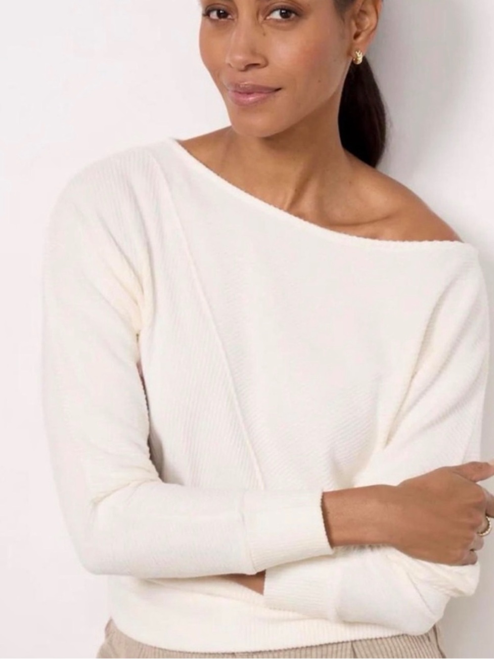 EVEREVE Brielle Ivory Ribbed Off-The-Shoulder Asymmetrical Crossover Sweater Sz